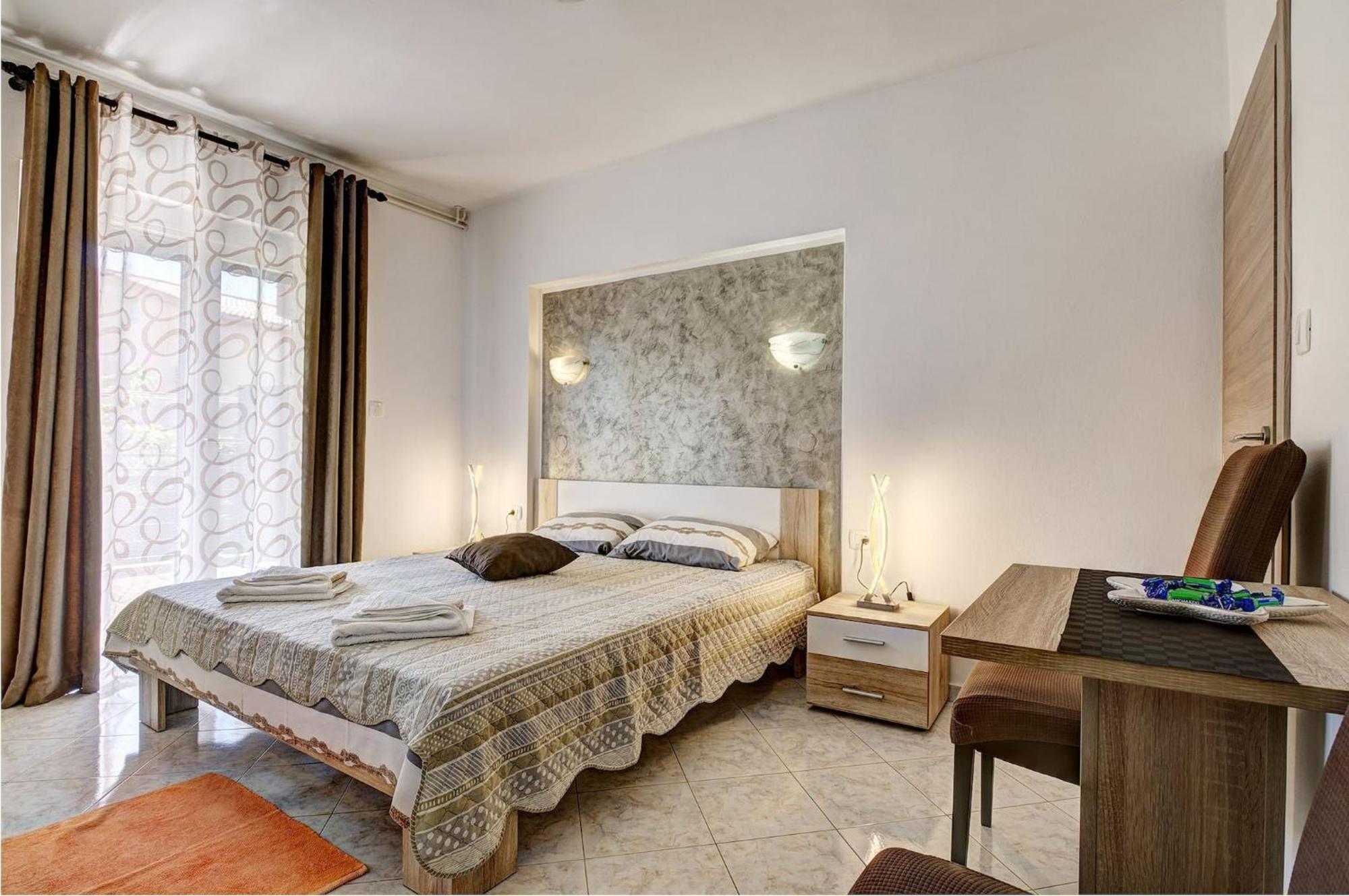 Lovely Apartments In Valbandon Fazana Exterior photo