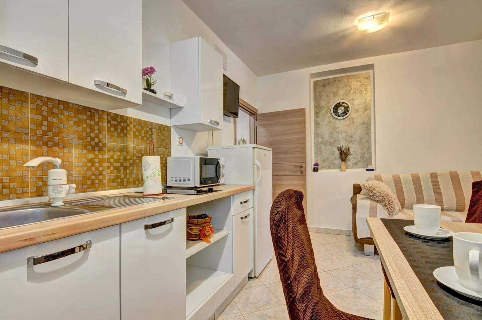 Lovely Apartments In Valbandon Fazana Exterior photo