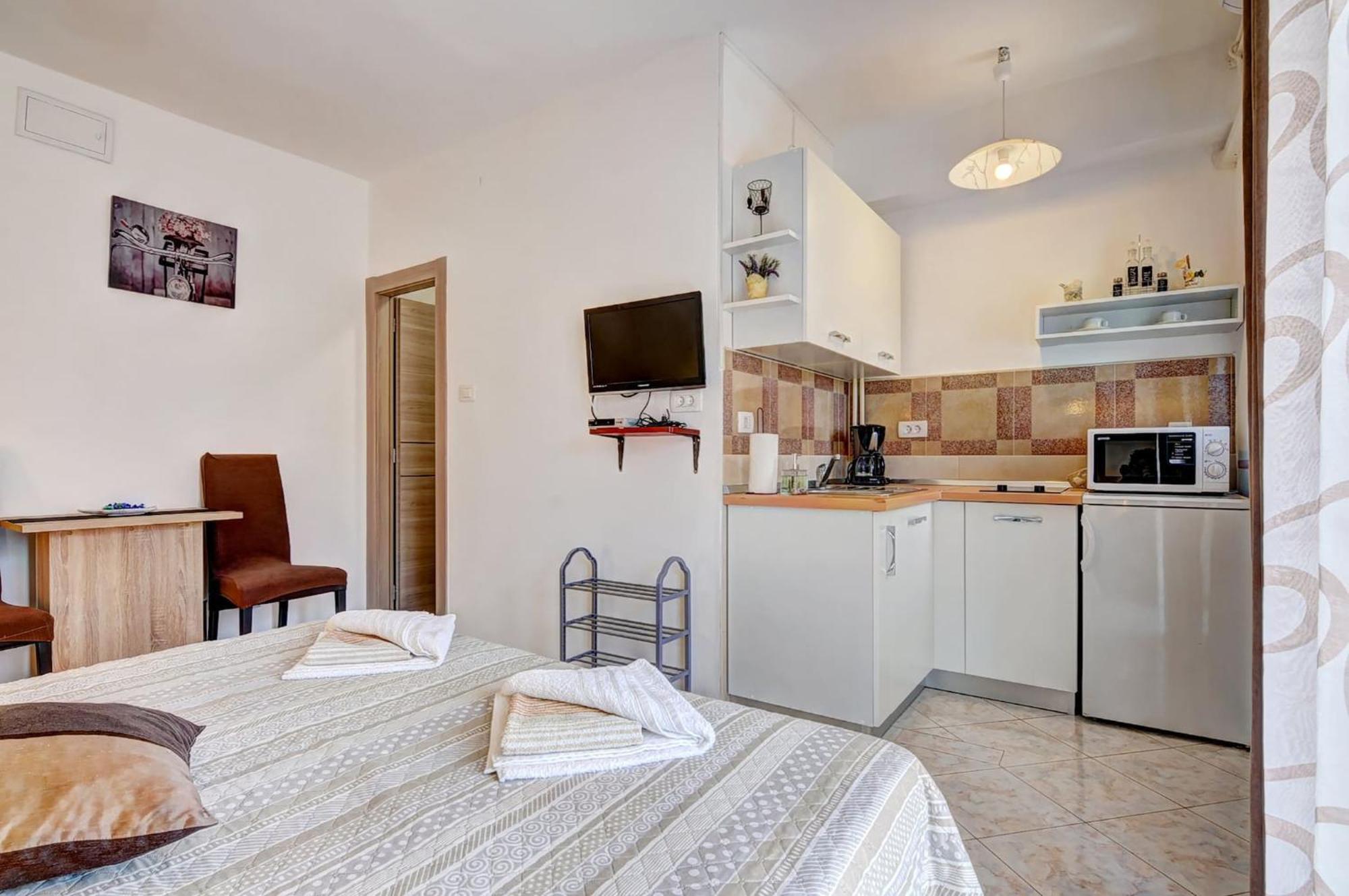 Lovely Apartments In Valbandon Fazana Exterior photo